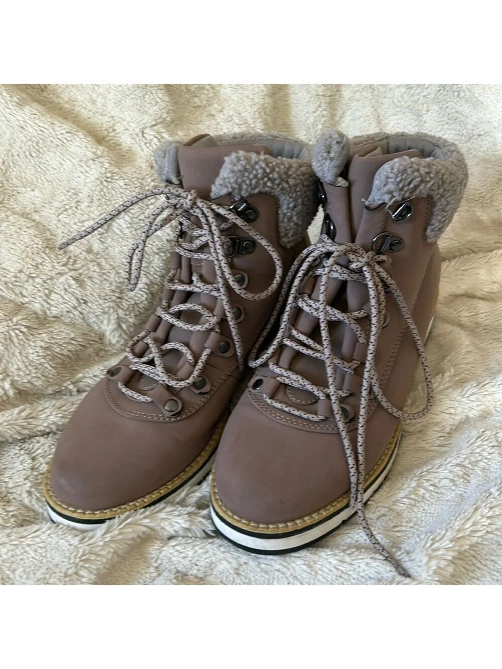 Nomad Aspen water resistant hiker boots size 7